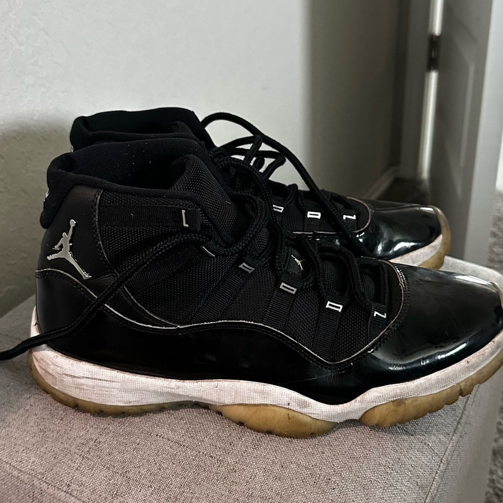 Used authentic men’s retro Jordan 11s size 11